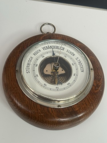 Altes rundes holz barometer - rundes,
