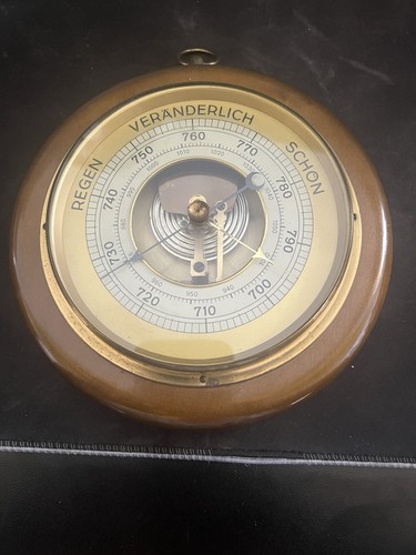 Barometer huger - barometer,